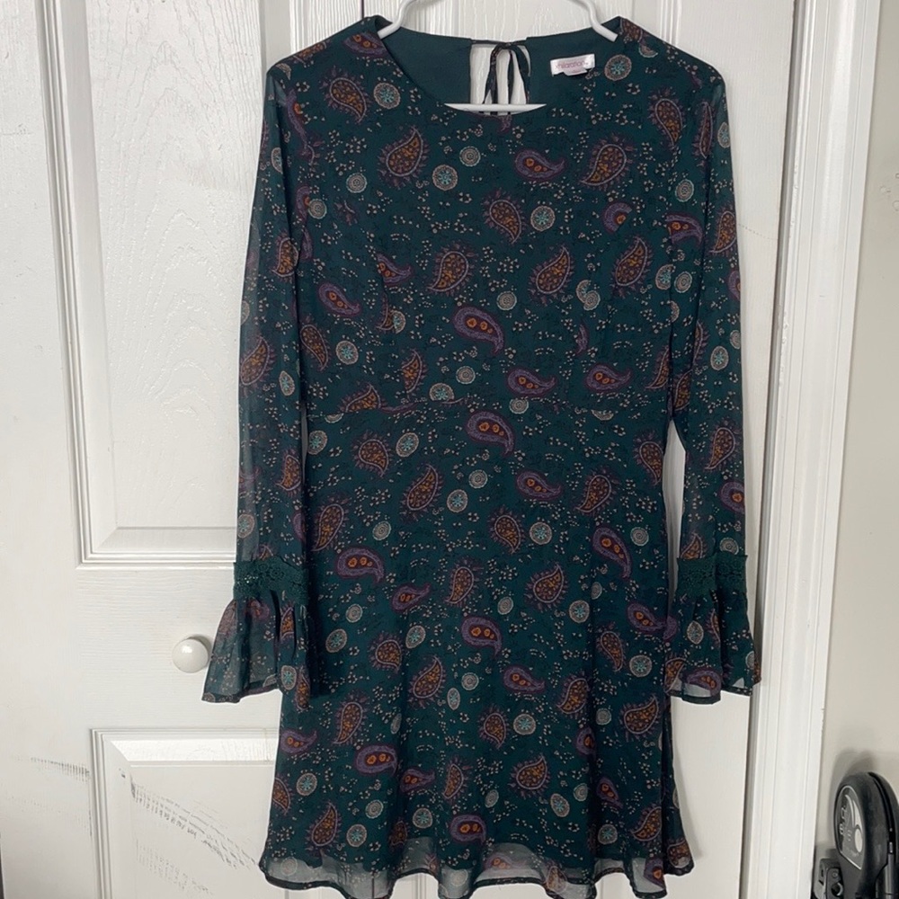 XHILARATION , SMALL,GREEN W/ OPEN BACK , SHEER SLEEVES W/FLARE